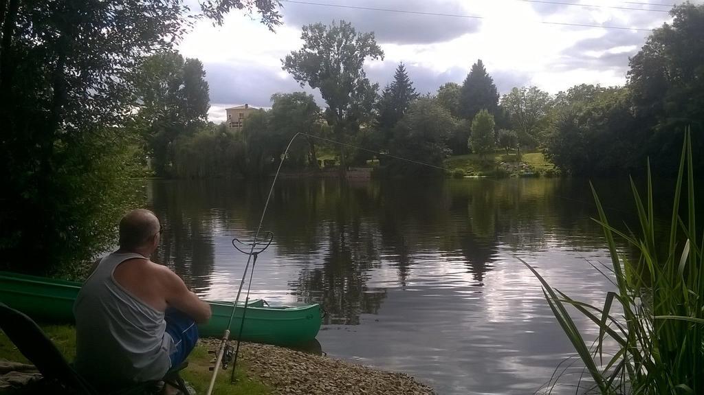 Camping Des Ribieres Confolens Bagian luar foto