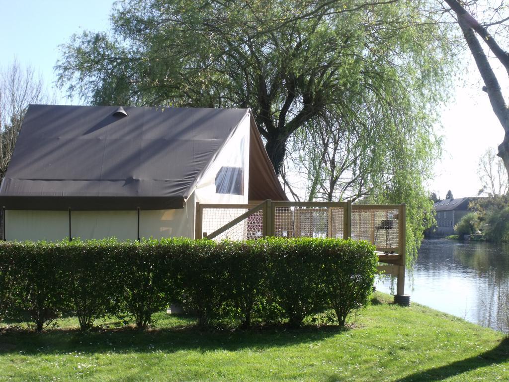 Camping Des Ribieres Confolens Bagian luar foto