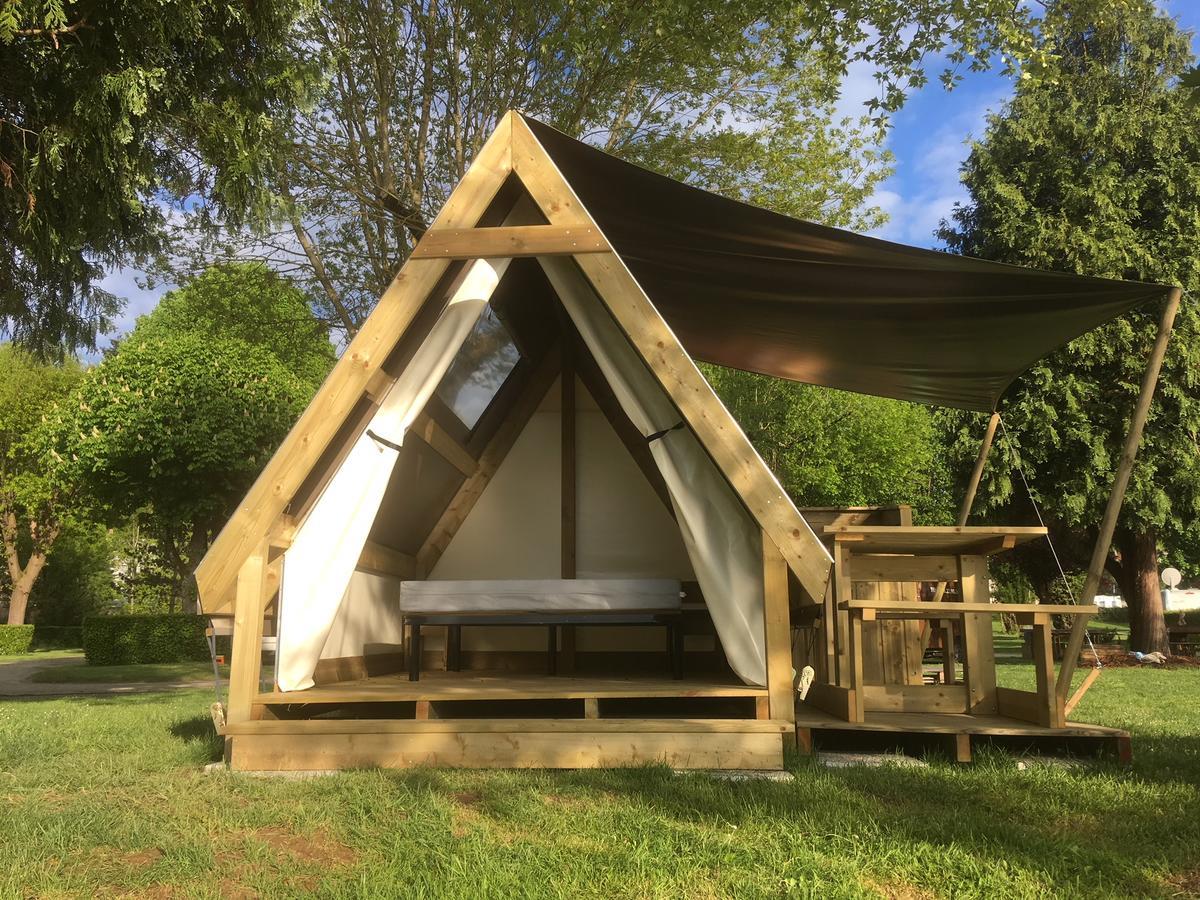 Camping Des Ribieres Confolens Bagian luar foto