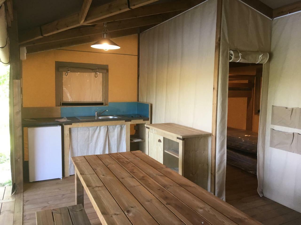 Camping Des Ribieres Confolens Bagian luar foto